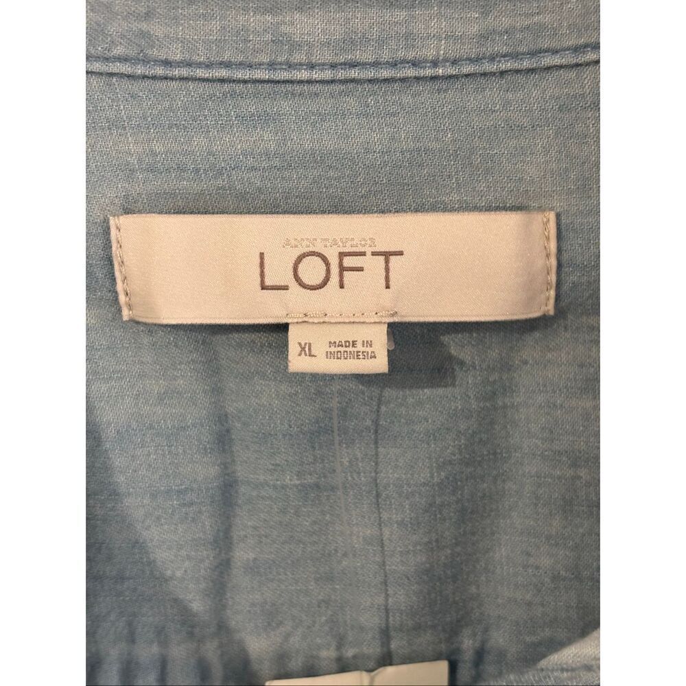 ❤️Loft Light Weight Chambray Button Down Shirt - Picture 2 of 5